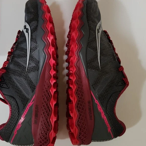 NEW Women’s Saucony Peregrine 7 Grey Berry Trail Hiking Shoes Sneakers Everun 10 - Picture 4 of 10